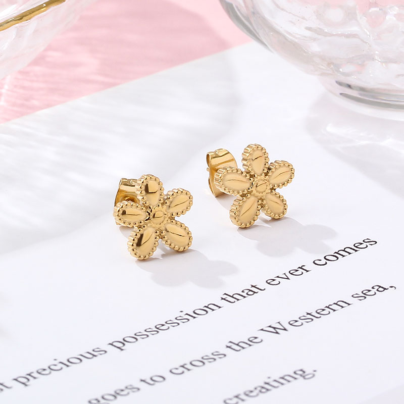 Beaded Edge Flower Stud Earrings