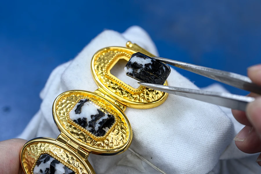 Jewelry Stone gluing